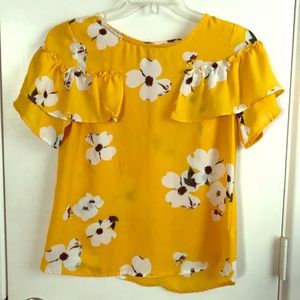 ‼️SOLD‼️Yellow floral blouse 🌼